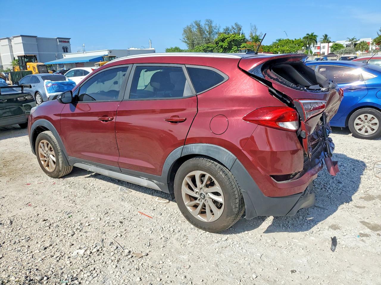 KM8J33A4XHU387610 · 2017 HYUNDAI TUCSON · 2/12
