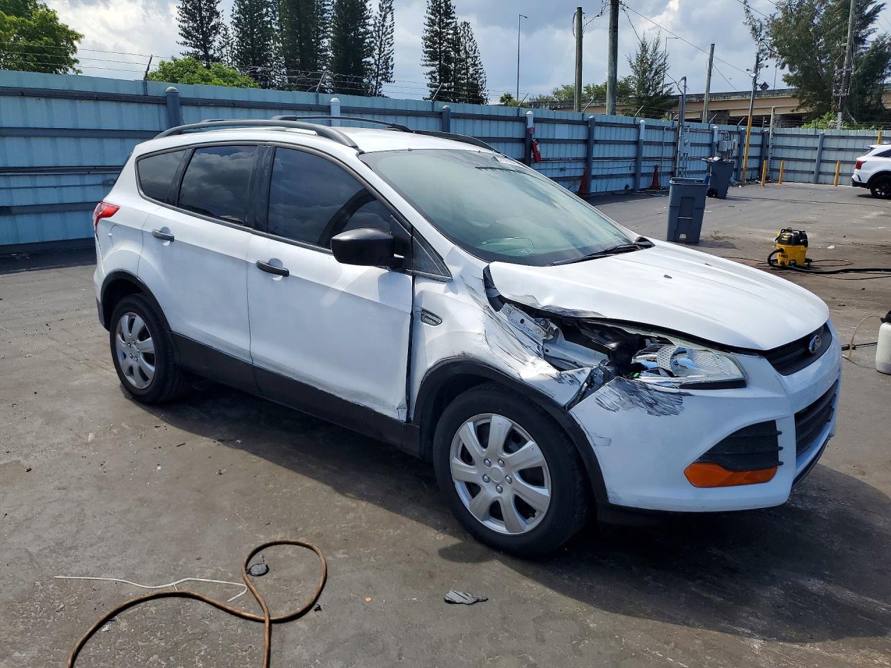 1FMCU0F76FUC28121 · 2015 FORD ESCAPE · 4/13