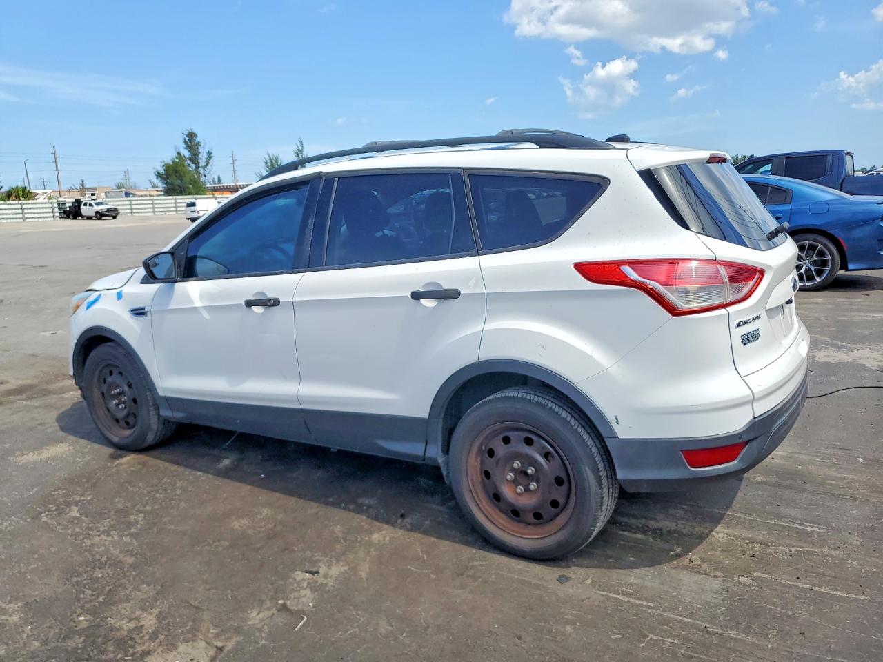 1FMCU0F76FUC28121 · 2015 FORD ESCAPE · 2/13