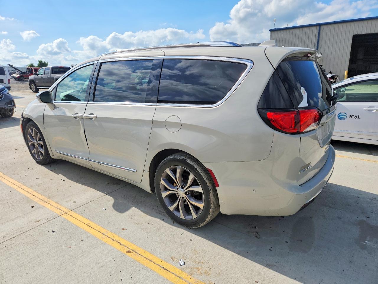 2C4RC1GG4LR103388 · 2020 CHRYSLER PACIFICA · 2/13