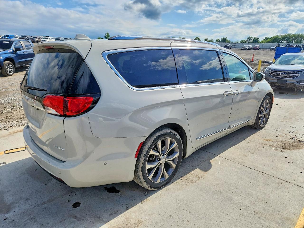 2C4RC1GG4LR103388 · 2020 CHRYSLER PACIFICA · 3/13