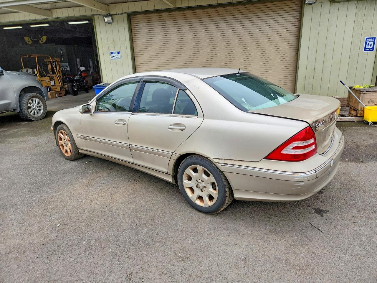 WDBRF81J55F638131 · 2005 MERCEDES-BENZ C · 2/12