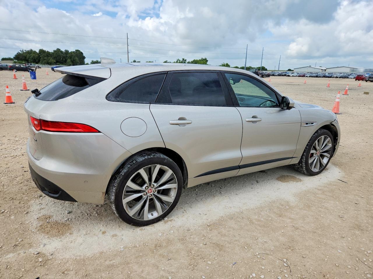 SADCL2BV2HA074832 · 2017 JAGUAR F-PACE · 3/13