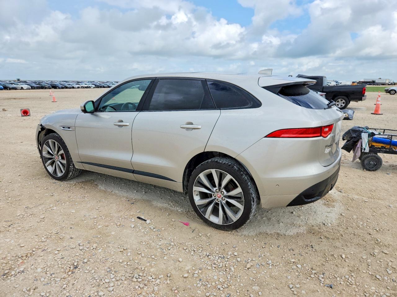 SADCL2BV2HA074832 · 2017 JAGUAR F-PACE · 2/13