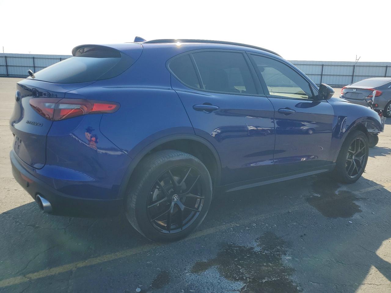 ZASPAJAN2M7D10392 · 2021 ALFA ROMEO STELVIO · 3/14