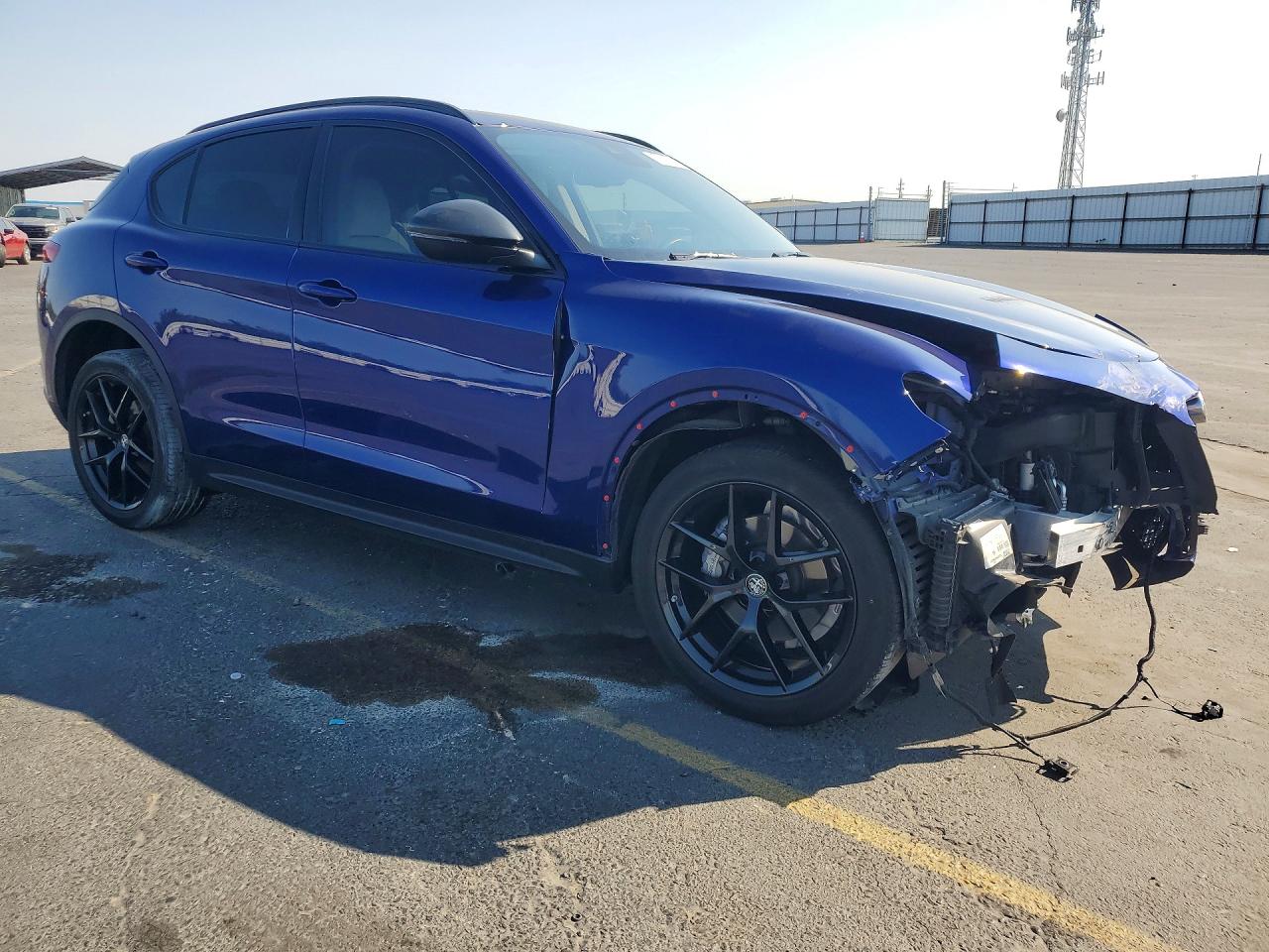 ZASPAJAN2M7D10392 · 2021 ALFA ROMEO STELVIO · 4/14