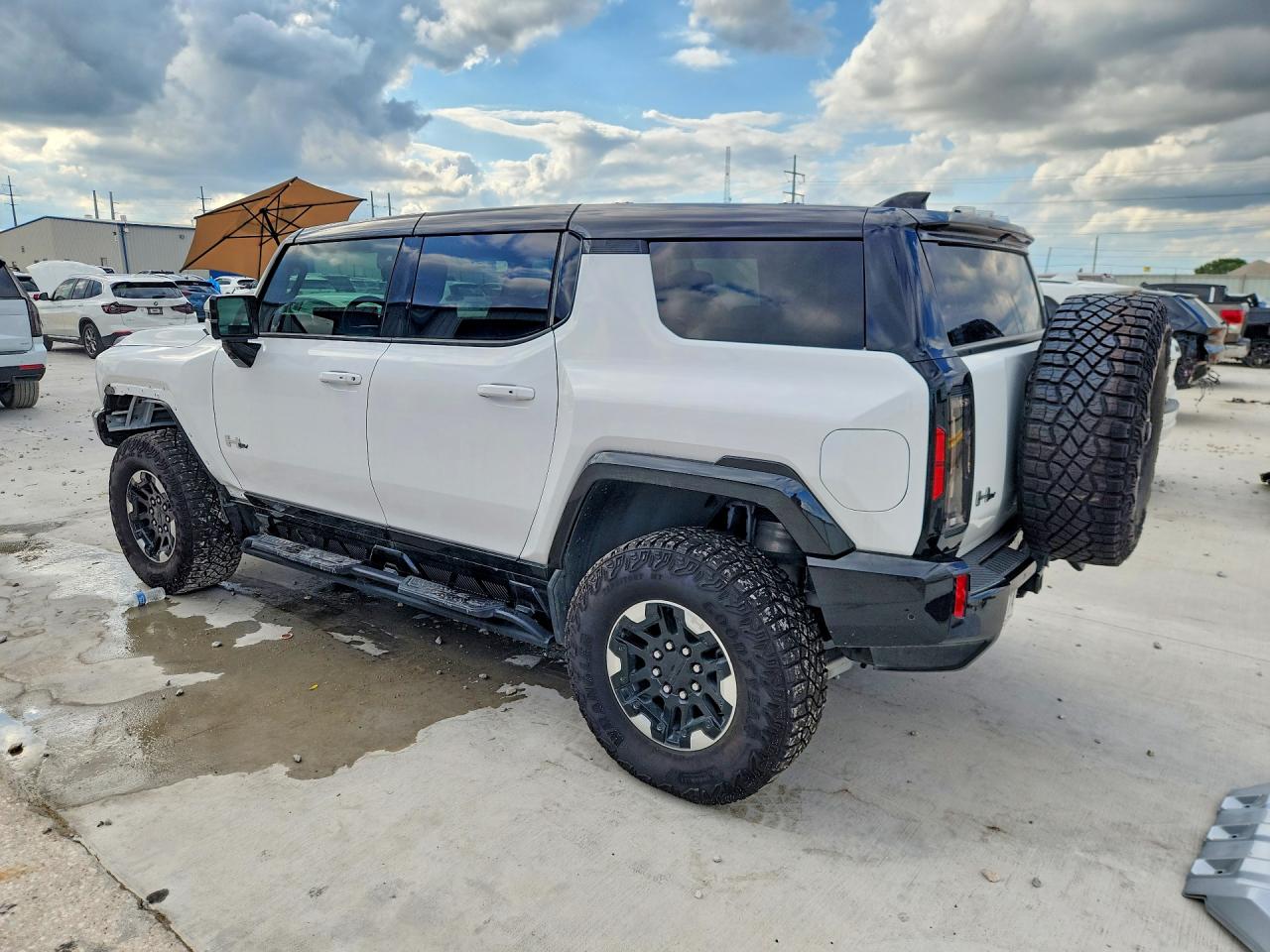 1GKB0NDE3RU109638 · 2024 GMC HUMMER SUV · 2/14