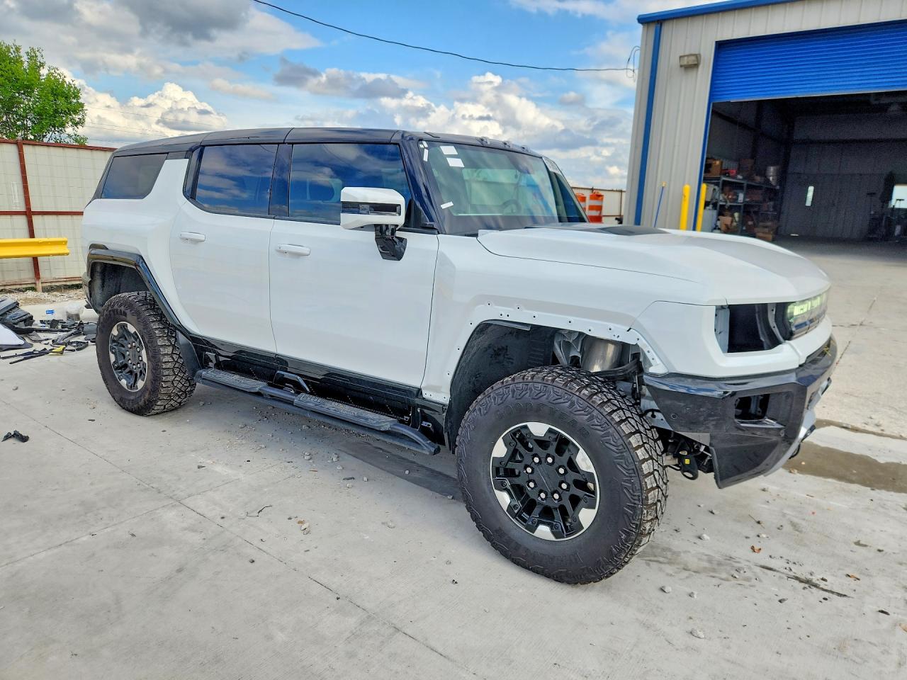 1GKB0NDE3RU109638 · 2024 GMC HUMMER SUV · 4/14