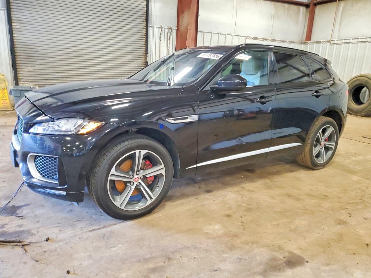 SADCM2FV9JA271218 · 2018 JAGUAR F-PACE
