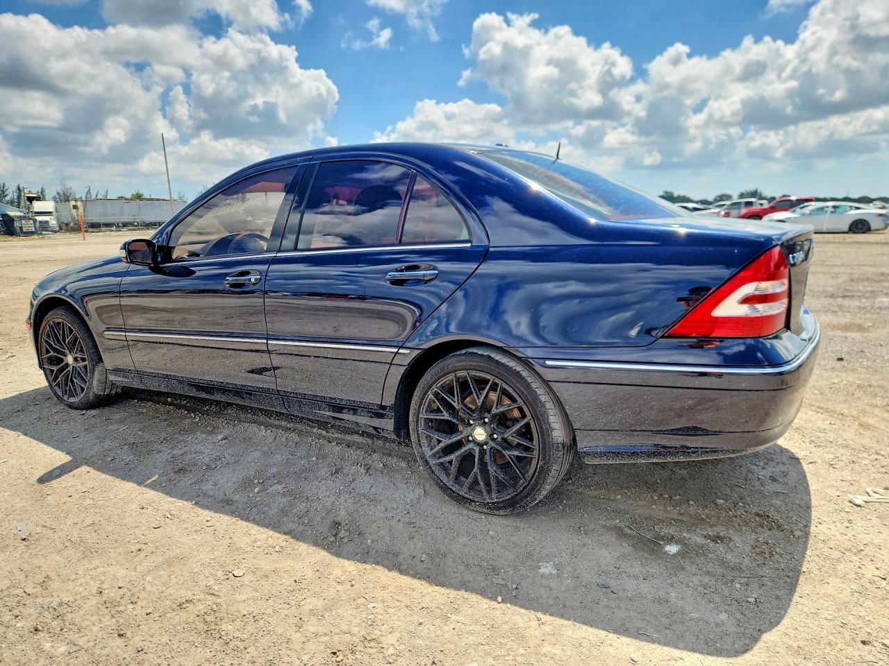 WDBRF92H07F868180 · 2007 MERCEDES-BENZ C · 2/13