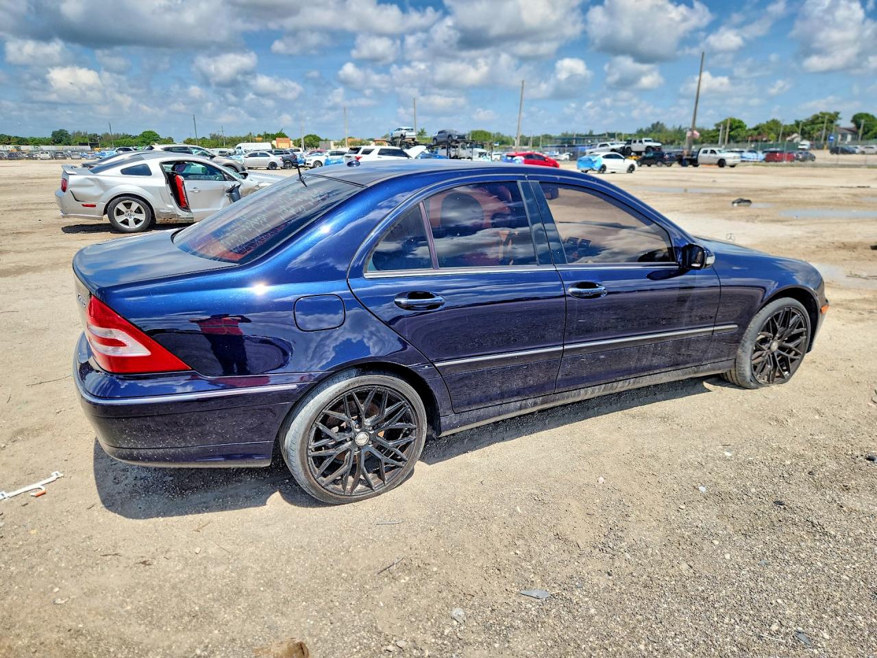 WDBRF92H07F868180 · 2007 MERCEDES-BENZ C · 3/13