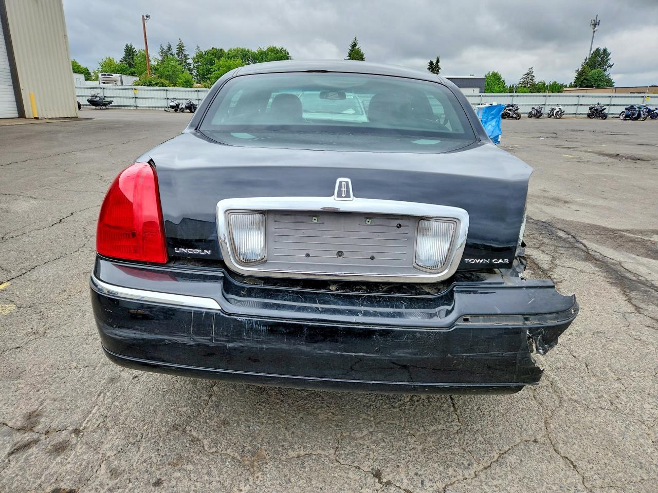 2LNHM82V99X603523 · 2009 LINCOLN TOWN CAR · 6/12
