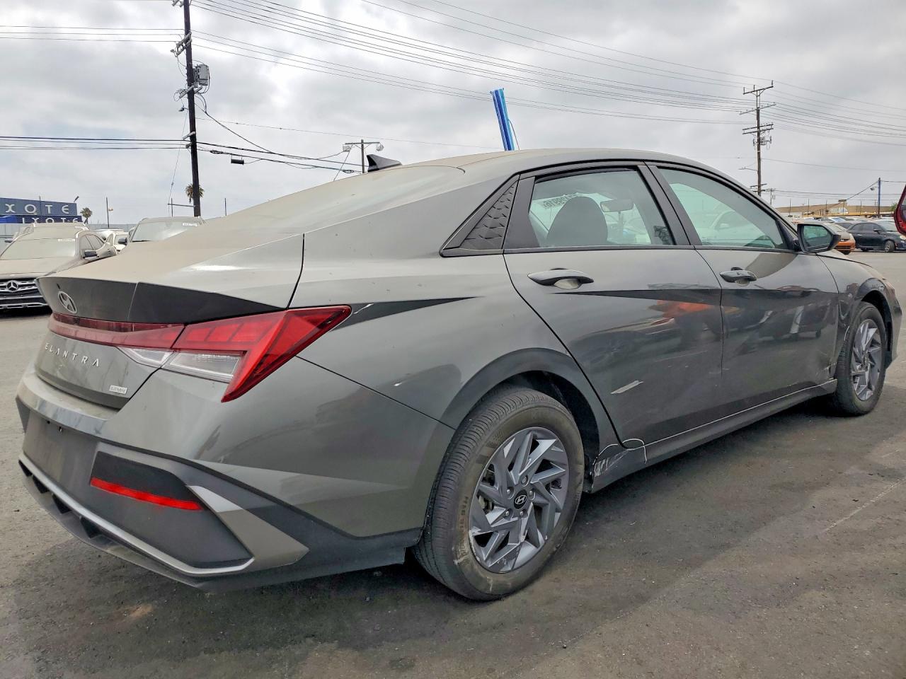 KMHLM4DJ8SU129865 · 2025 HYUNDAI ELANTRA HYBRID · 3/13
