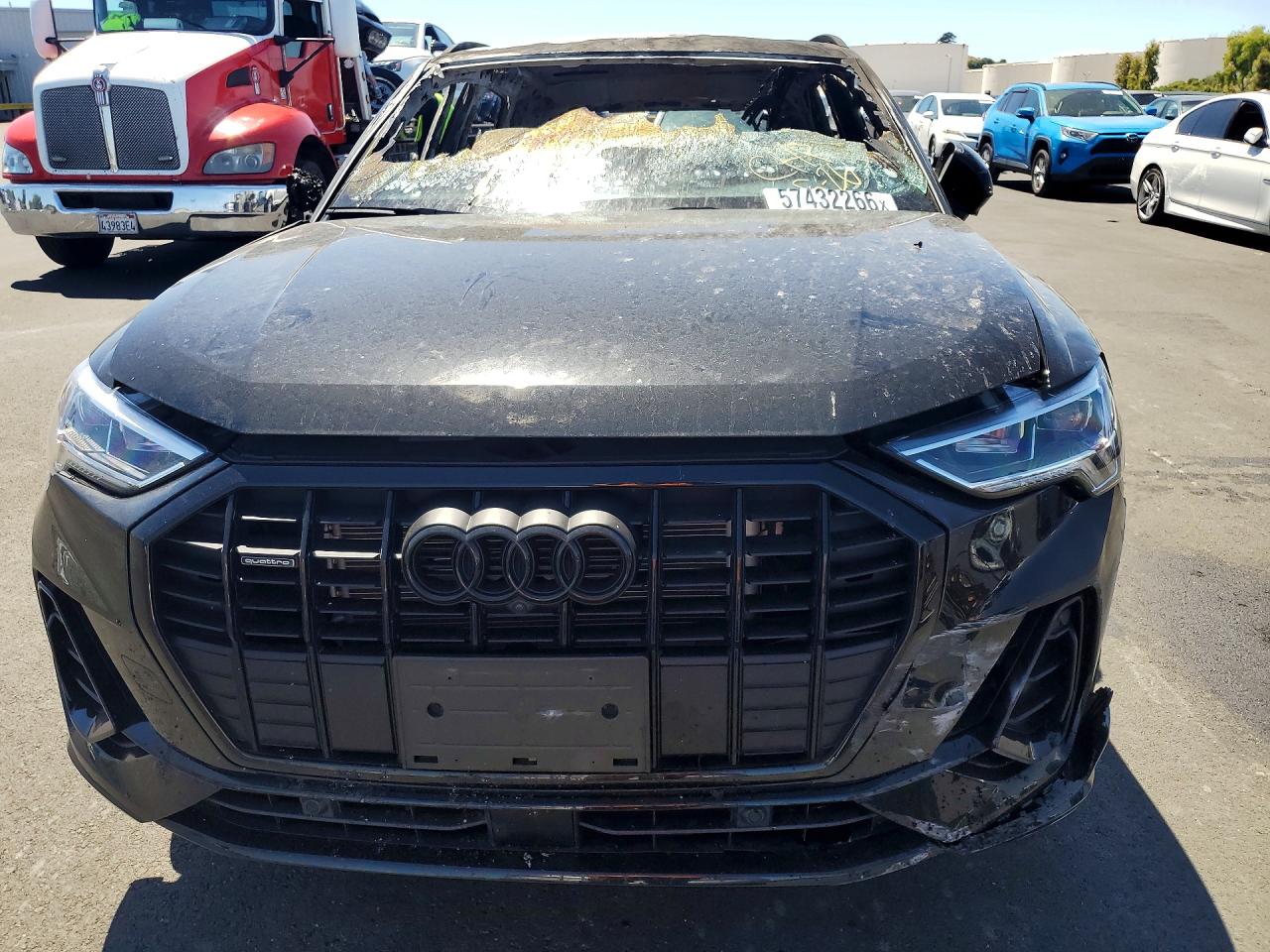 WA1EECF32R1042665 · 2024 AUDI Q3 · 5/11