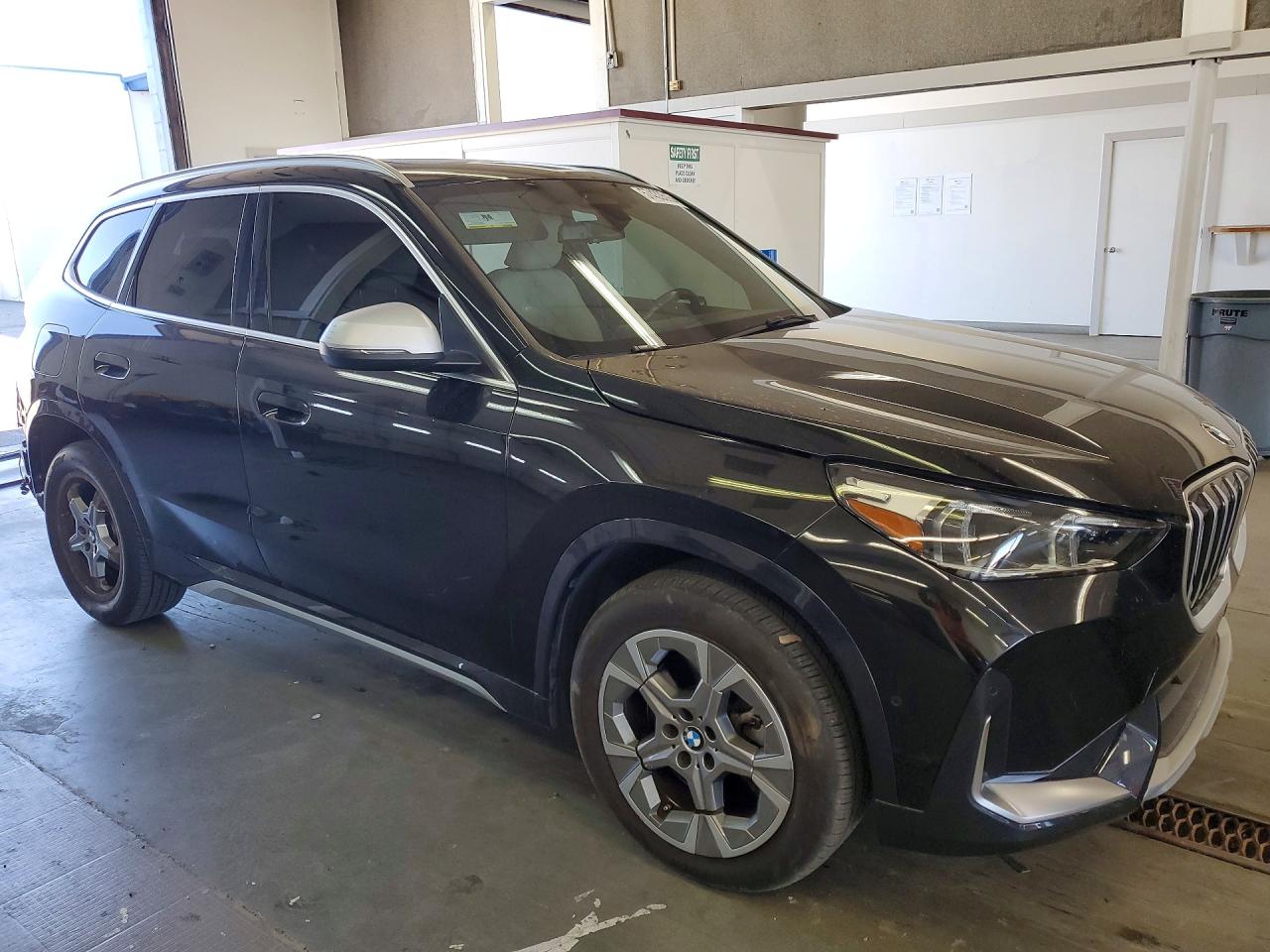 WBX73EF04R5Y89351 · 2024 BMW X1 · 4/14