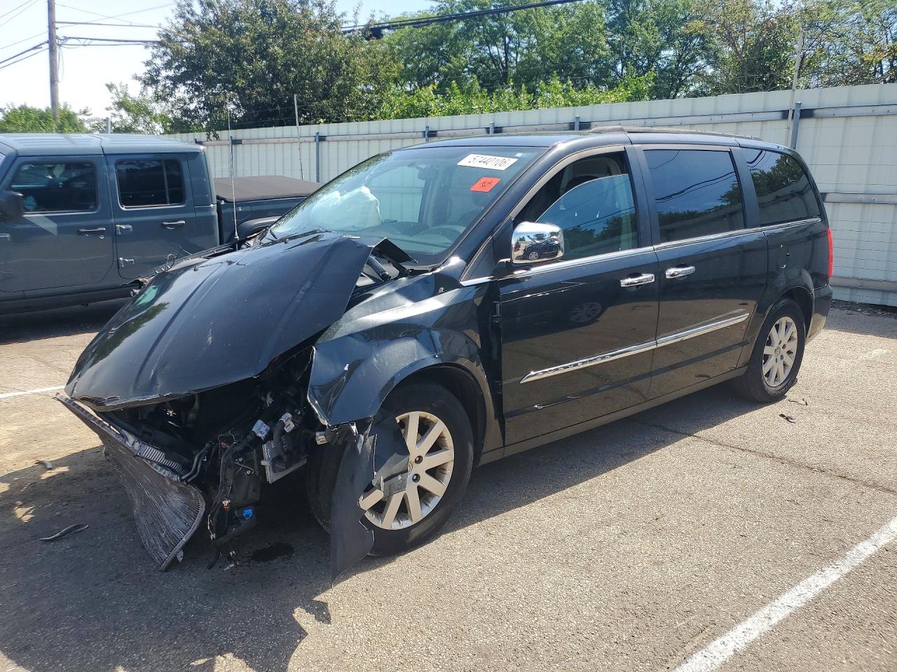 2A4RR8DG6BR676457 · 2011 CHRYSLER TOWN & COUNTRY