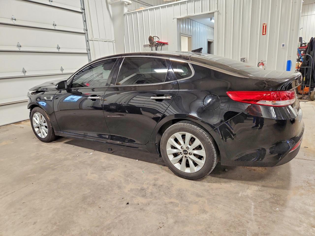 5XXGU4L30JG246076 · 2018 KIA OPTIMA · 2/13