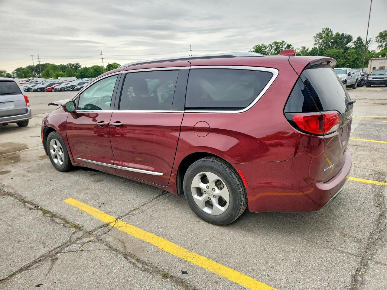 2C4RC1EG1HR628354 · 2017 CHRYSLER PACIFICA · 2/13
