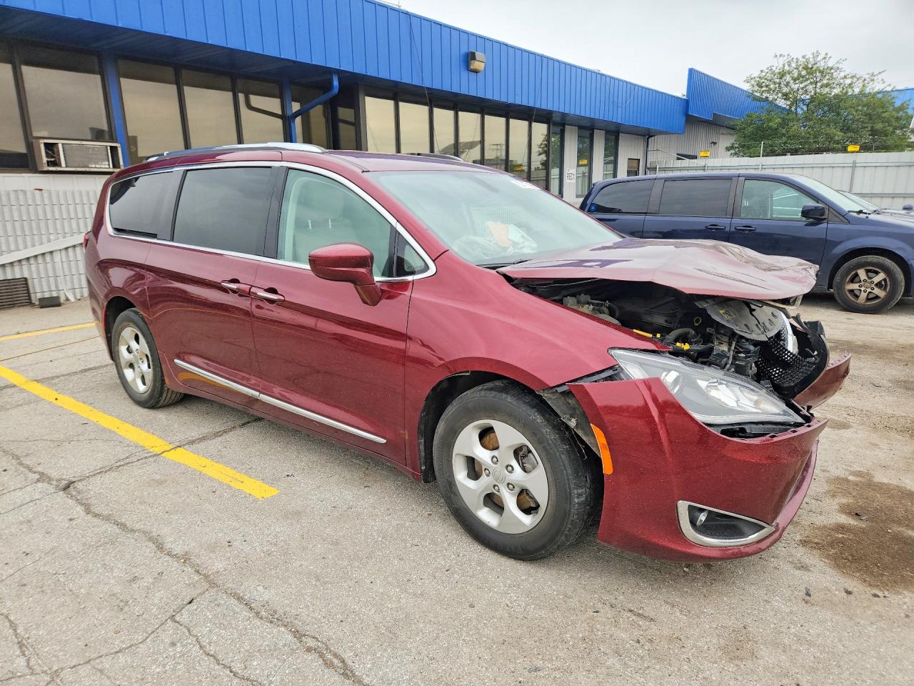 2C4RC1EG1HR628354 · 2017 CHRYSLER PACIFICA · 4/13