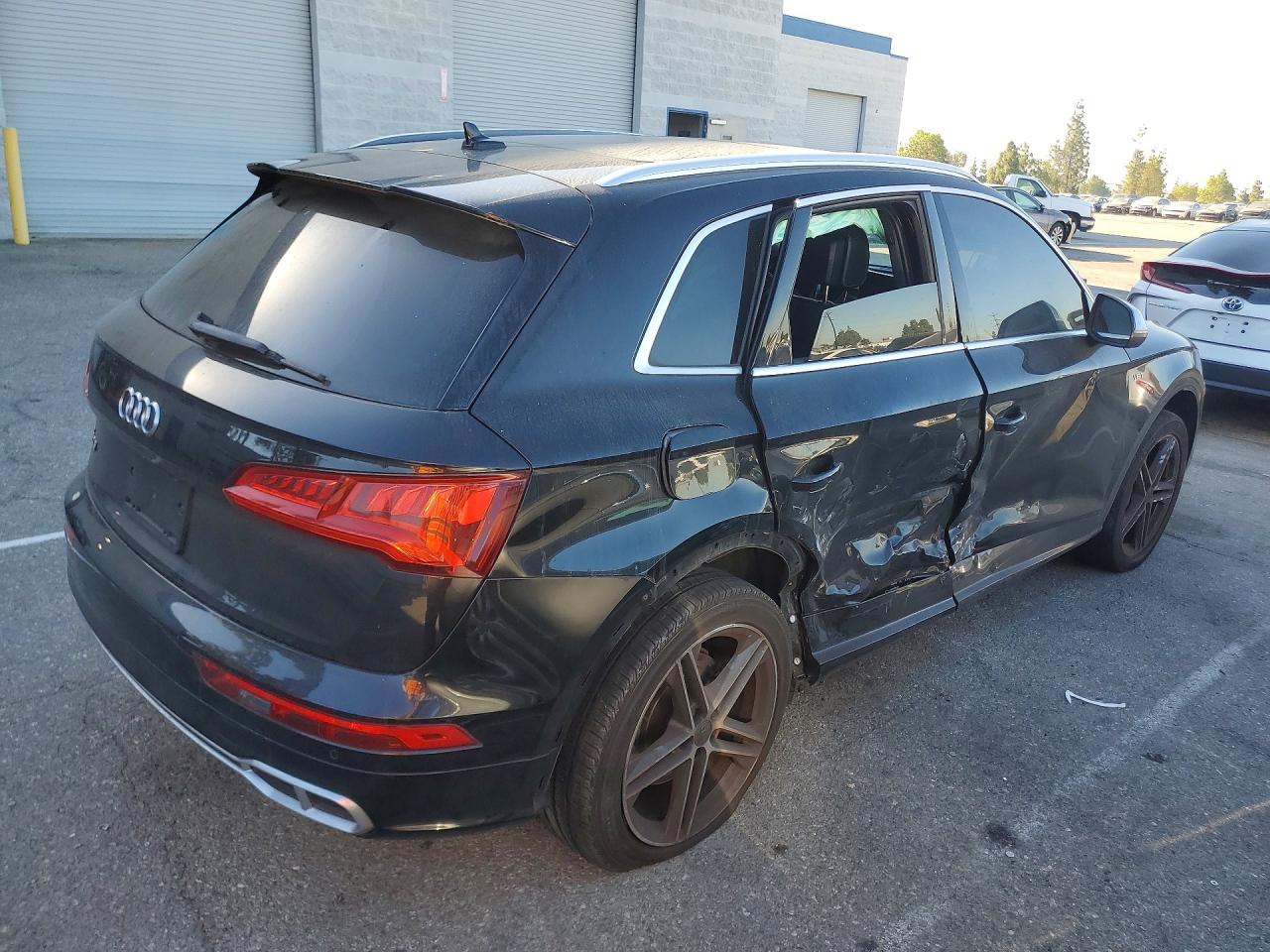 WA1A4AFY0J2001211 · 2018 AUDI SQ5 · 3/12
