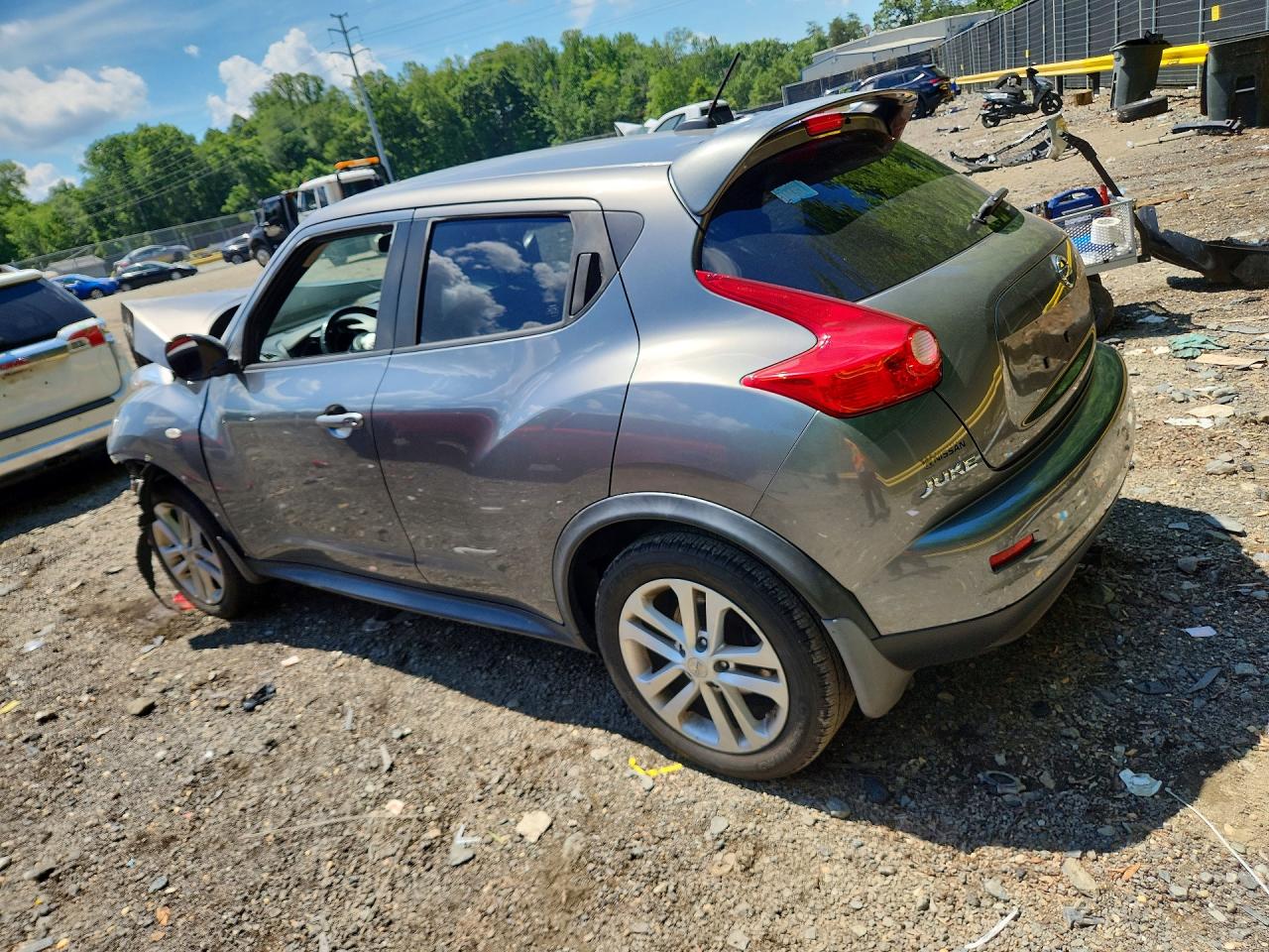 JN8AF5MVXBT017982 · 2011 NISSAN JUKE · 2/12