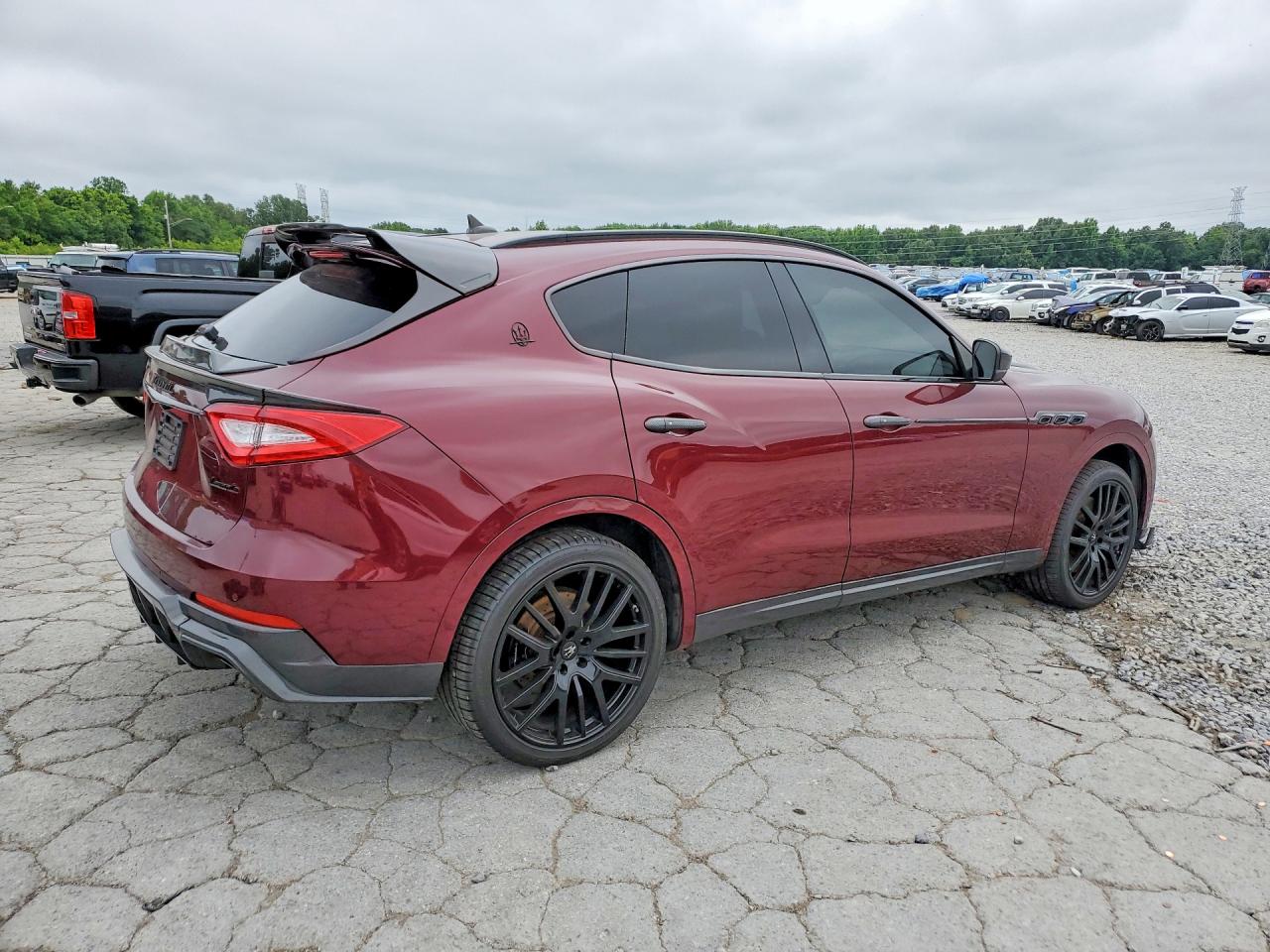ZN661YUS2HX253596 · 2017 MASERATI LEVANTE · 3/13