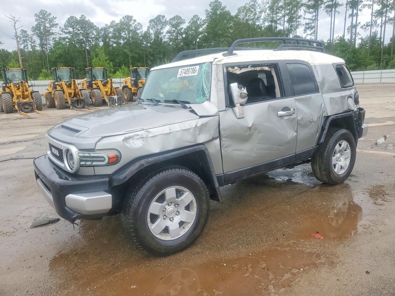 2010 TOYOTA FJ CRUISER
