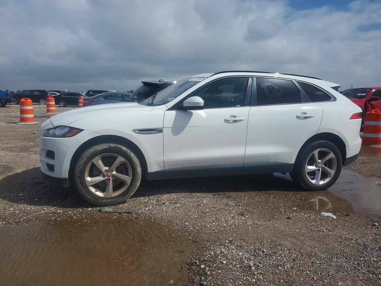 SADCJ2BV1HA074469 · 2017 JAGUAR F-PACE