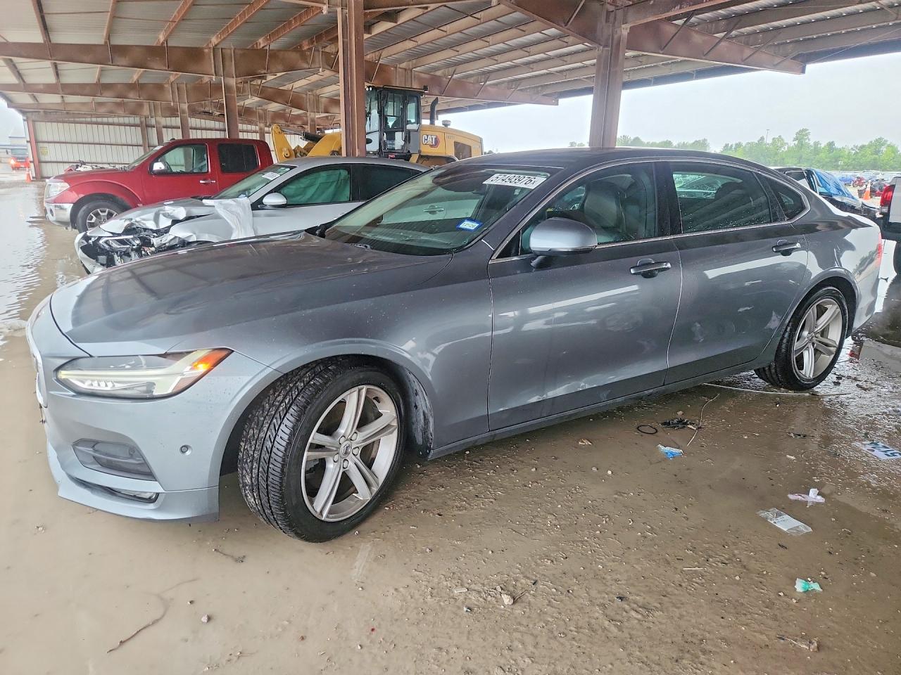 2018 VOLVO S90