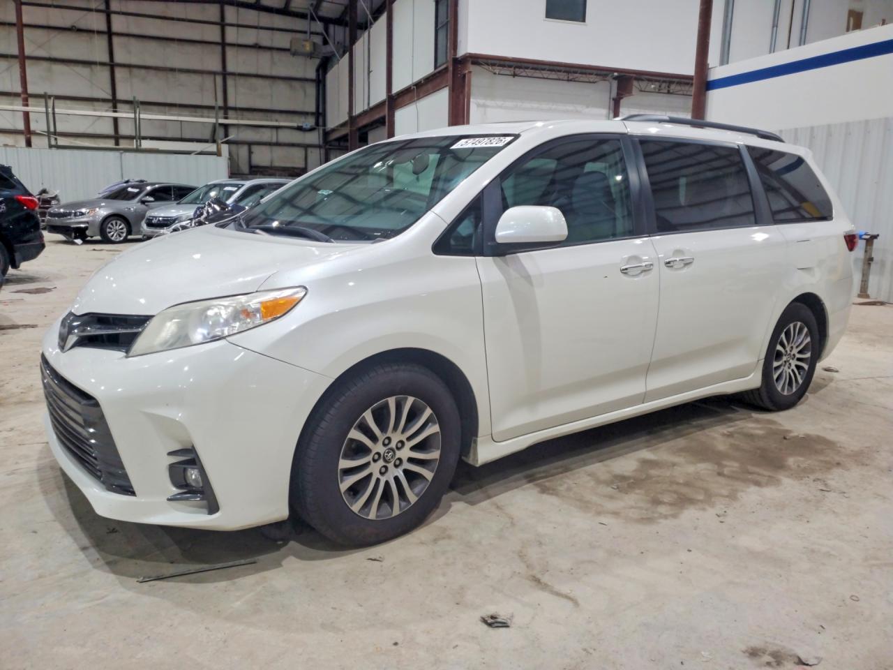 5TDYZ3DC4JS946678 · 2018 TOYOTA SIENNA