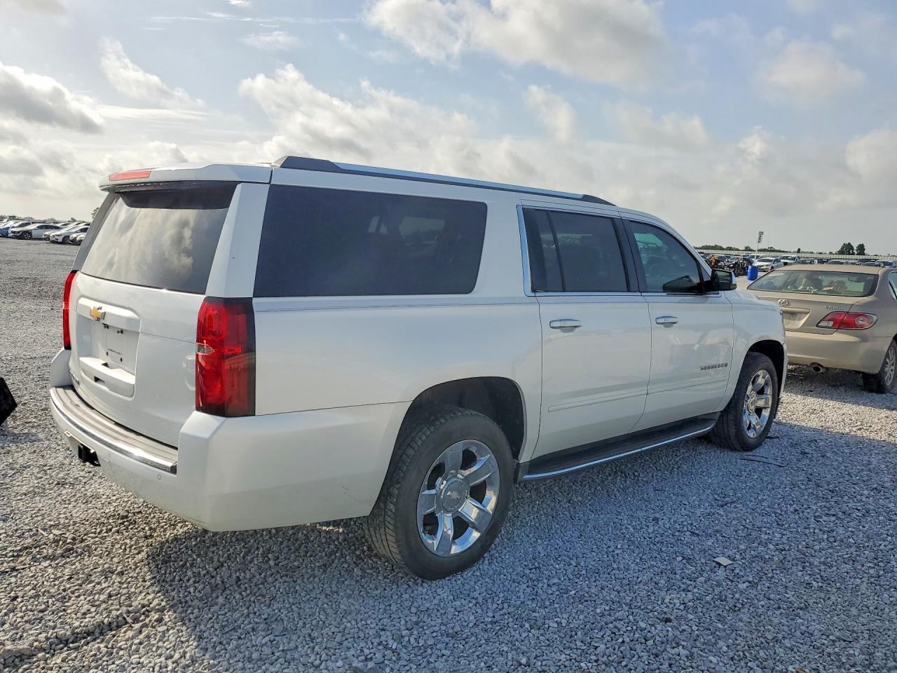 1GNSCJKC7GR371456 · 2016 CHEVROLET SUBURBAN · 3/14