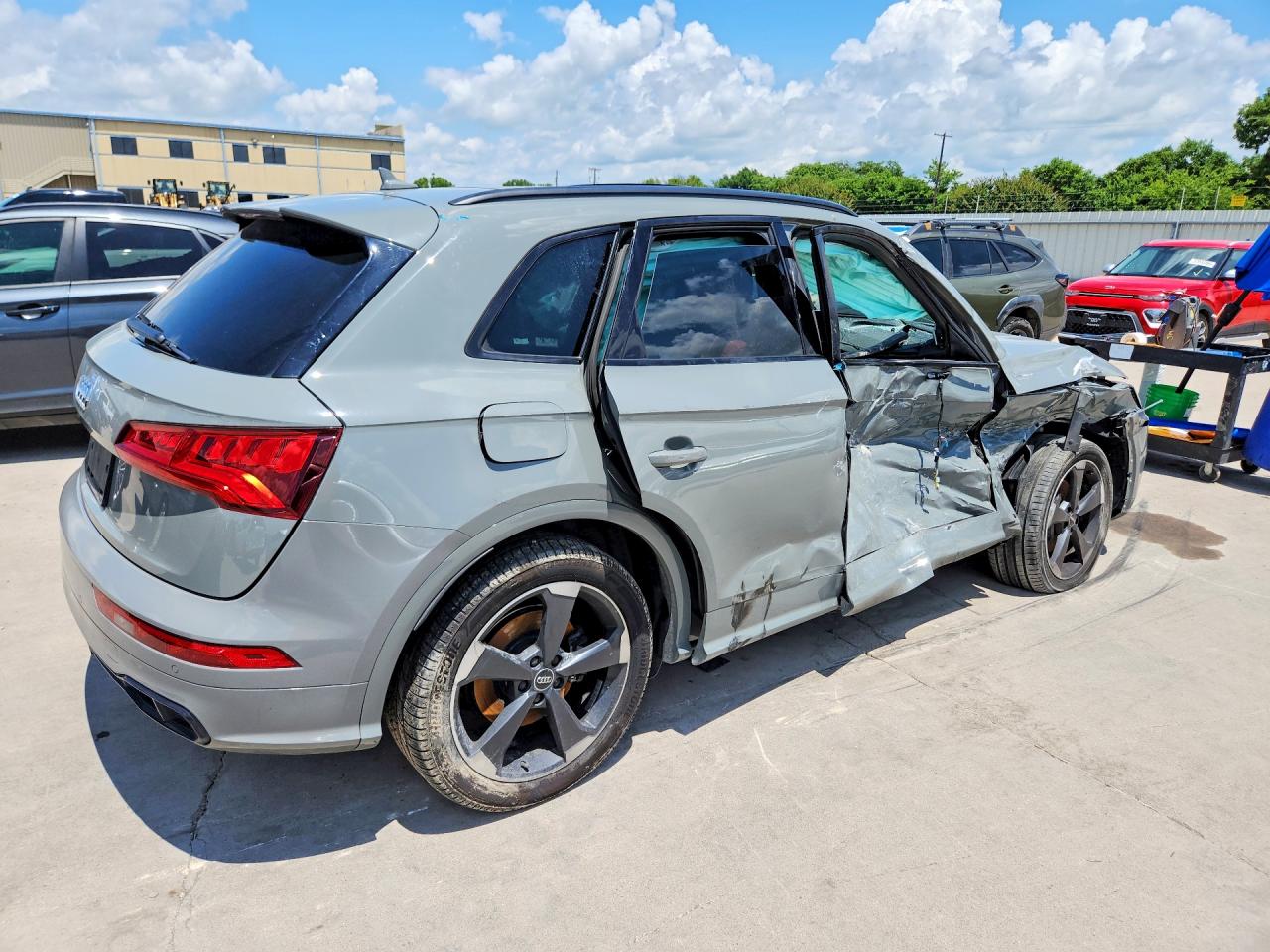WA1B4AFY4K2101138 · 2019 AUDI SQ5 · 3/13