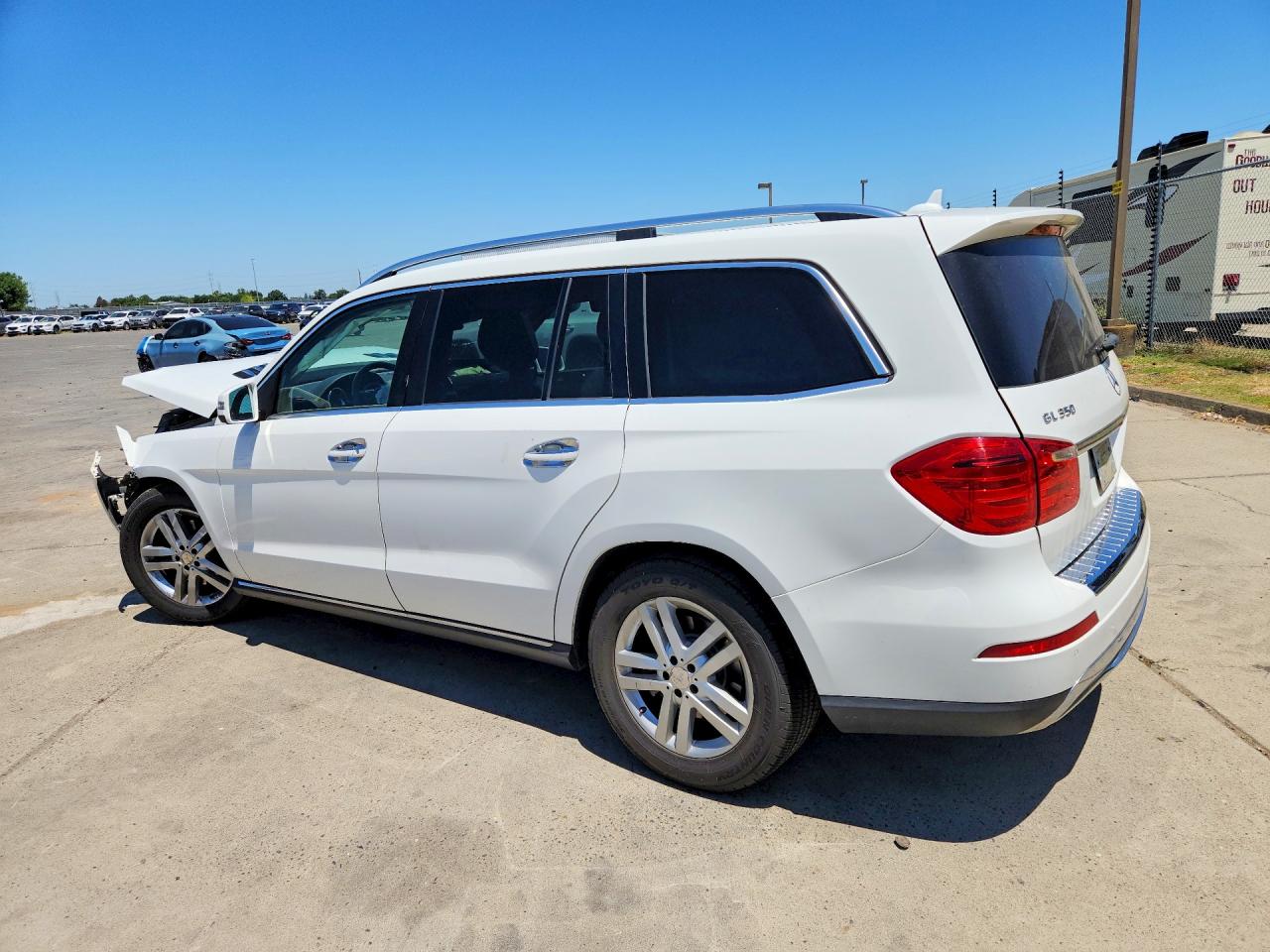 4JGDF2EE3FA488424 · 2015 MERCEDES-BENZ GL · 2/14