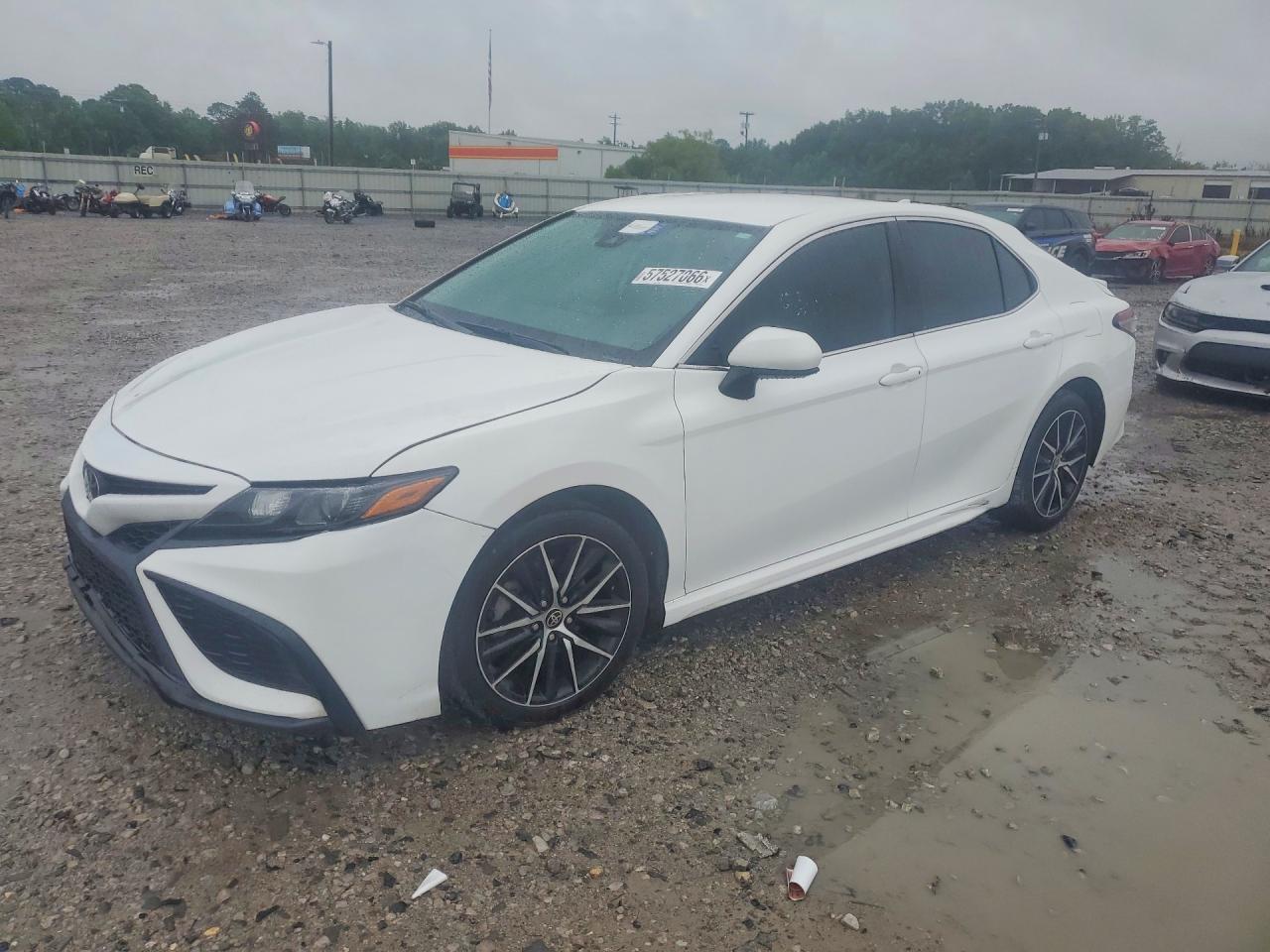 4T1G11AK8MU555239 · 2021 TOYOTA CAMRY