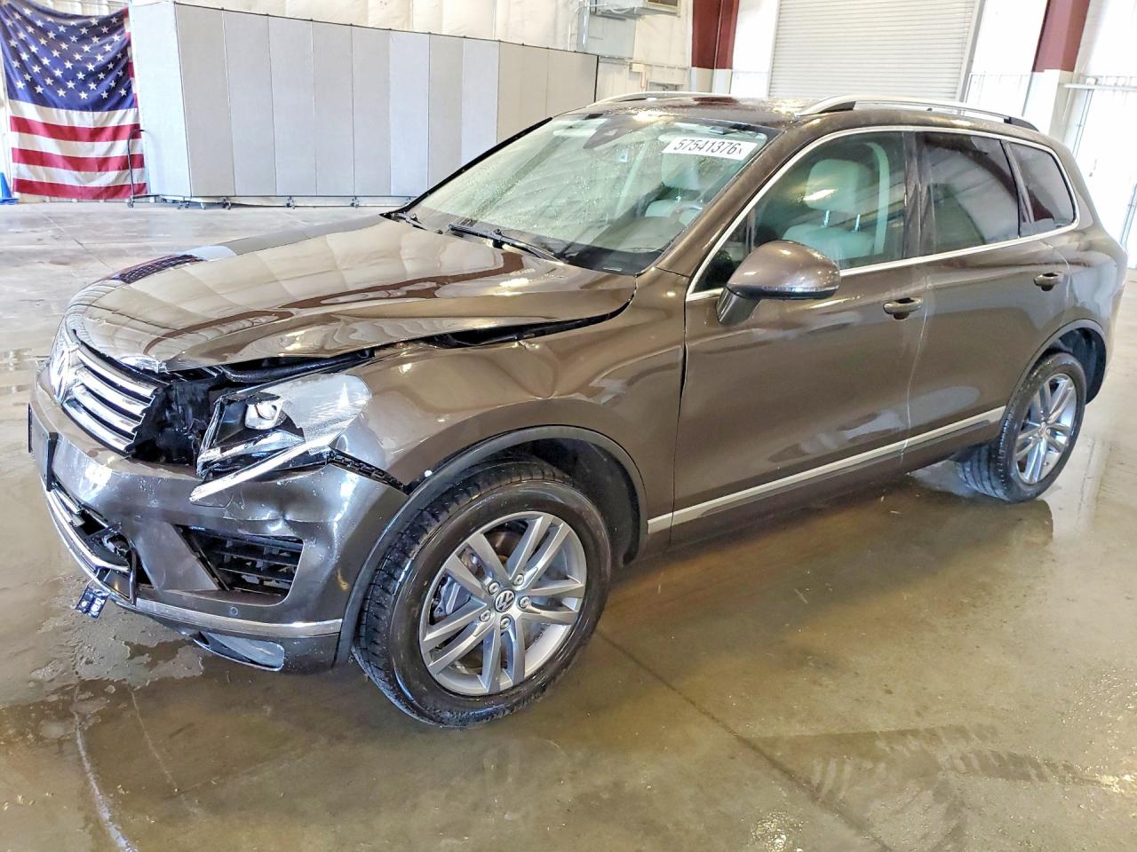 WVGEF9BP2FD001490 · 2015 VOLKSWAGEN TOUAREG