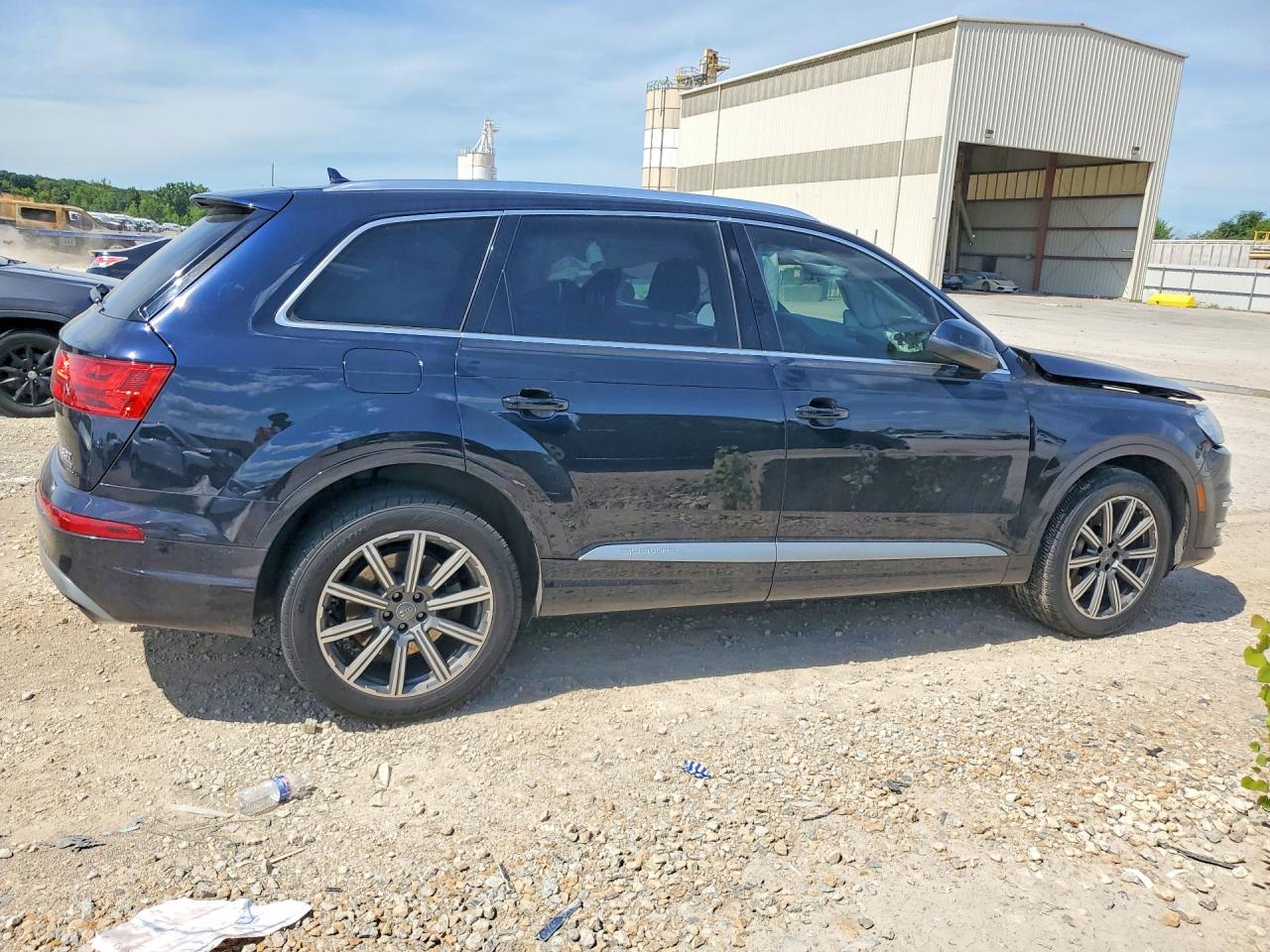 WA1LAAF7XJD005621 · 2018 AUDI Q7 · 3/13