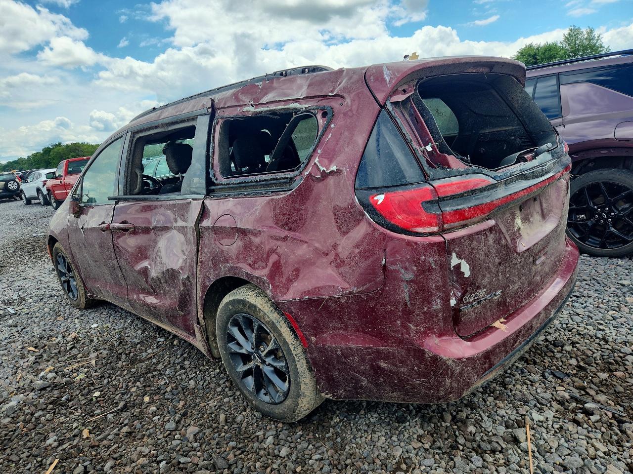 2C4RC1FG3MR592417 · 2021 CHRYSLER PACIFICA · 2/13