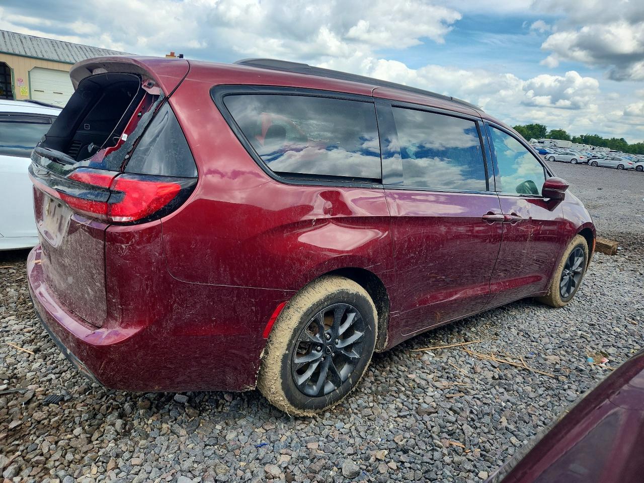 2C4RC1FG3MR592417 · 2021 CHRYSLER PACIFICA · 3/13