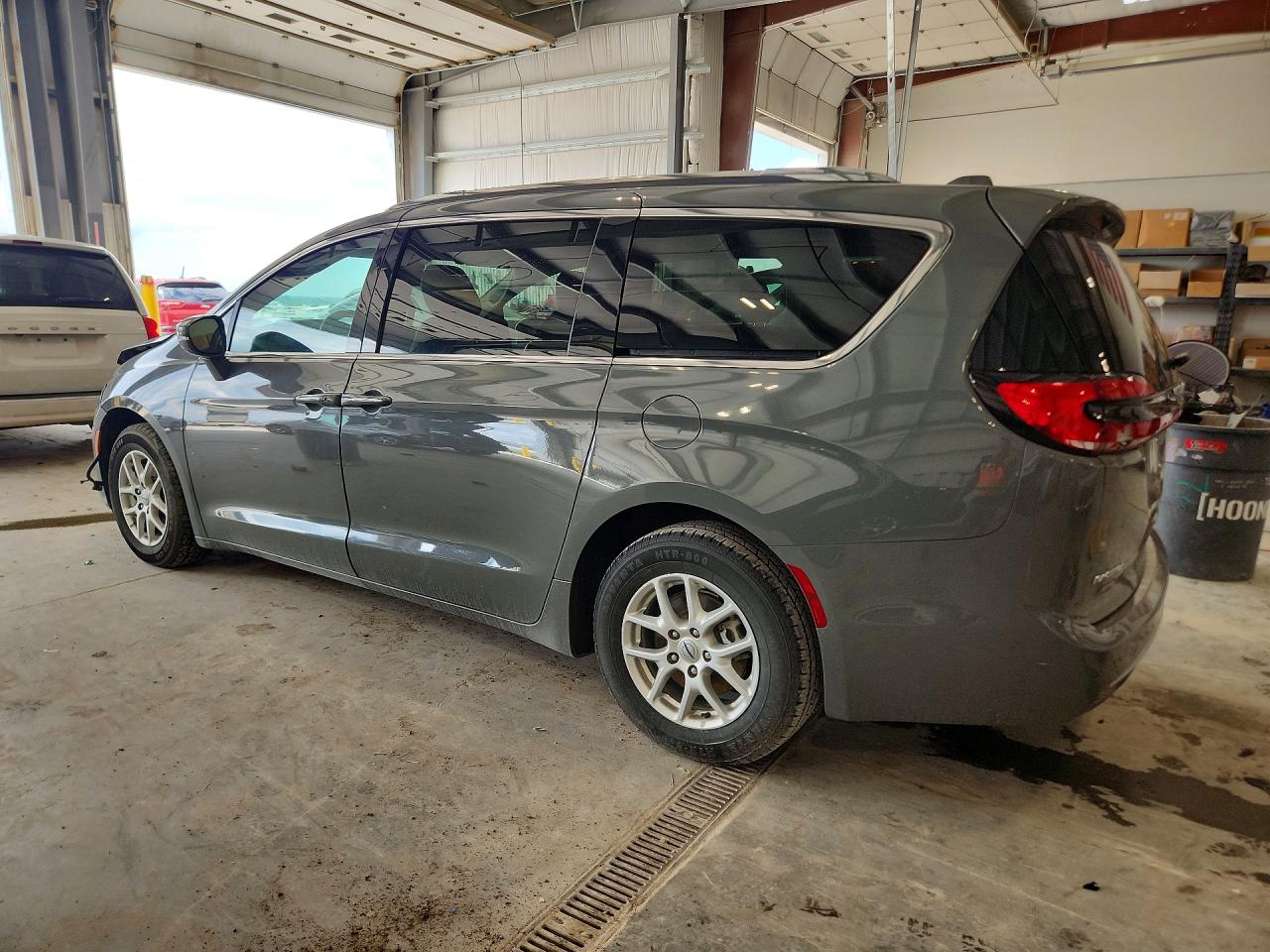 2C4RC1BG0MR601144 · 2021 CHRYSLER PACIFICA · 2/14