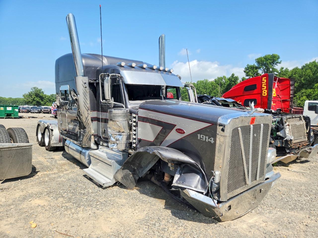 2020 PETERBILT 389