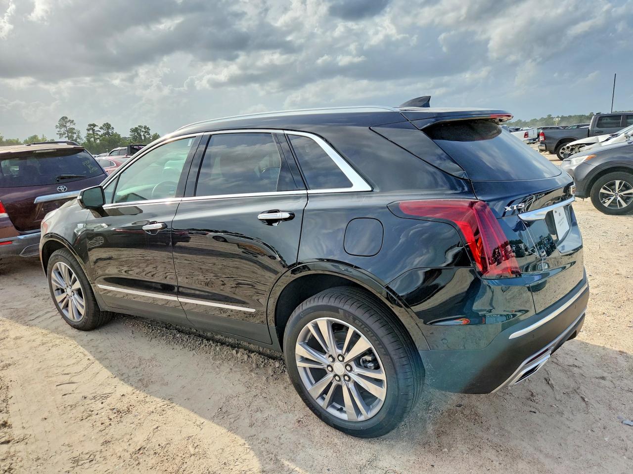 1GYKNCRS4TZ110804 · 2026 CADILLAC XT5 · 2/13