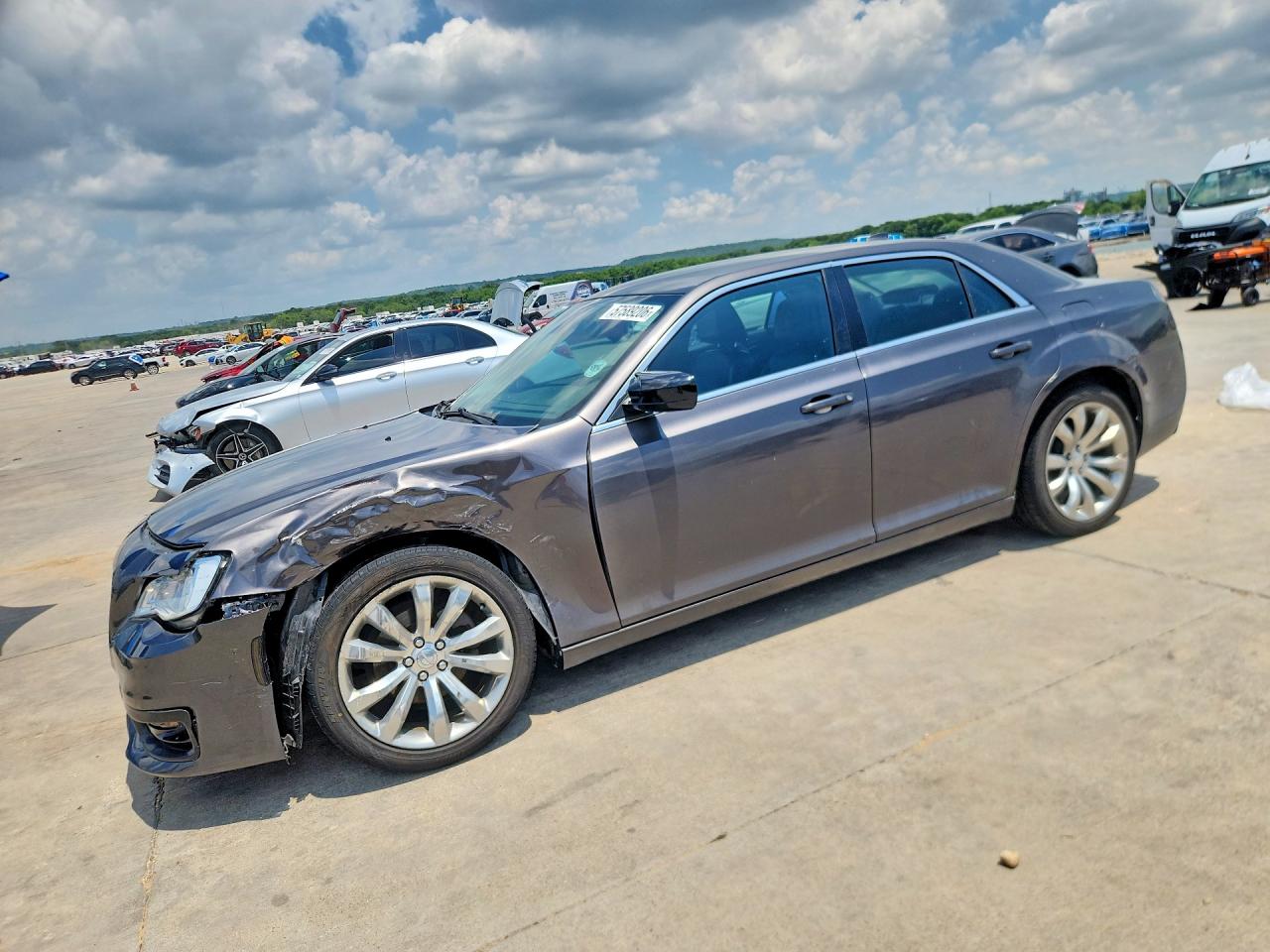 2C3CCAAG3JH315592 · 2018 CHRYSLER 300