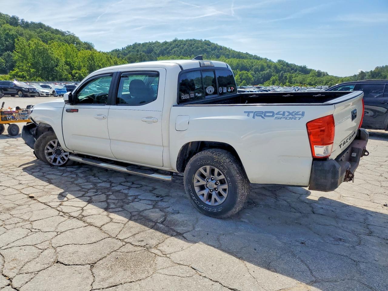 5TFCZ5AN4JX156190 · 2018 TOYOTA TACOMA · 2/12