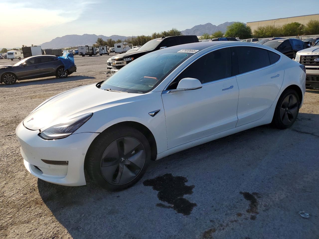 5YJ3E1EA3KF326384 · 2019 TESLA MODEL 3