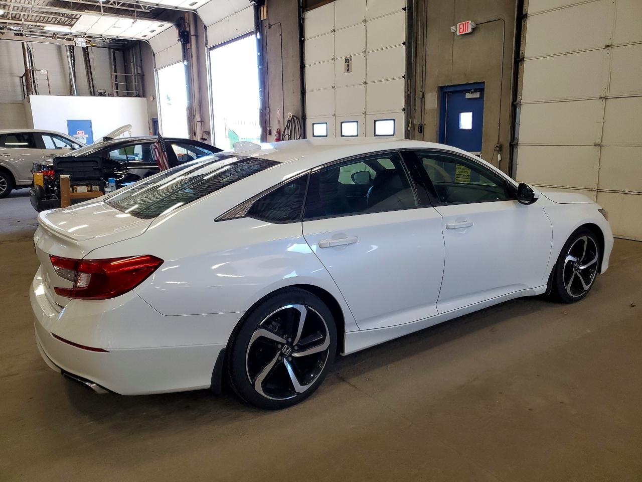1HGCV1F36JA262673 · 2018 HONDA ACCORD · 3/13