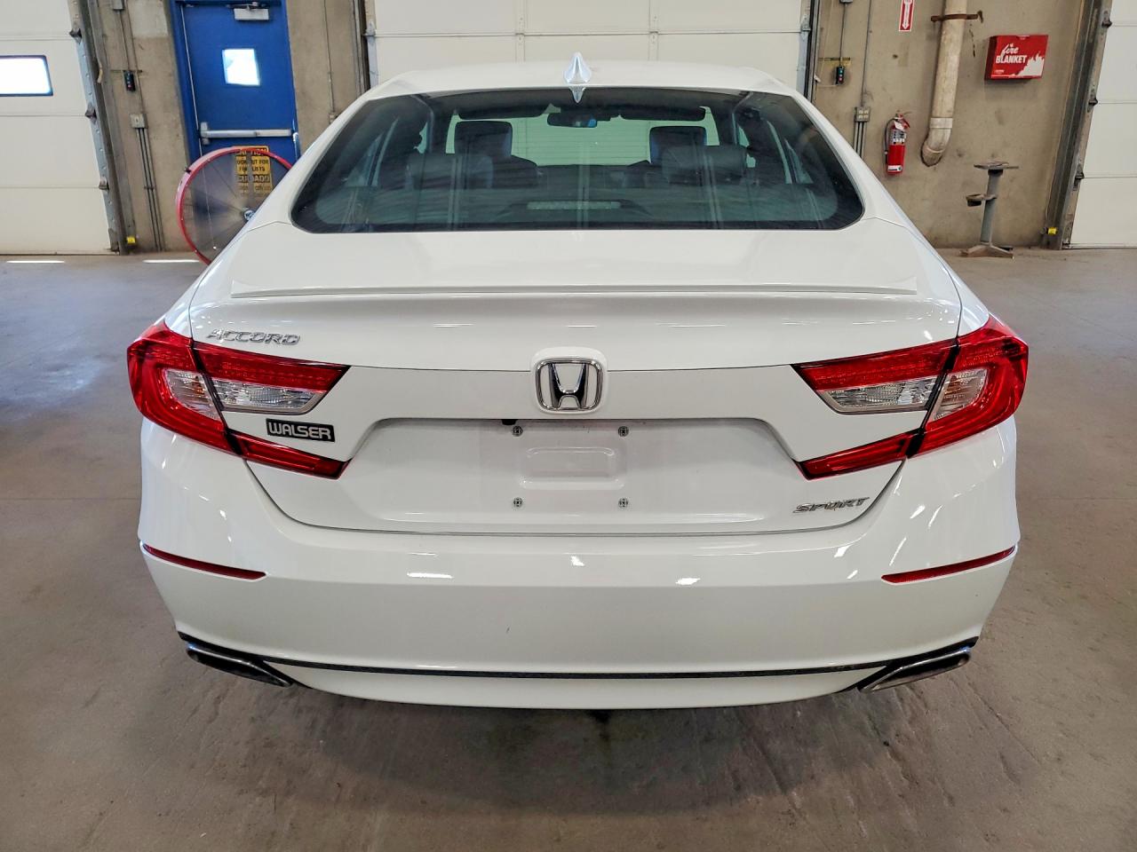 1HGCV1F36JA262673 · 2018 HONDA ACCORD · 6/13