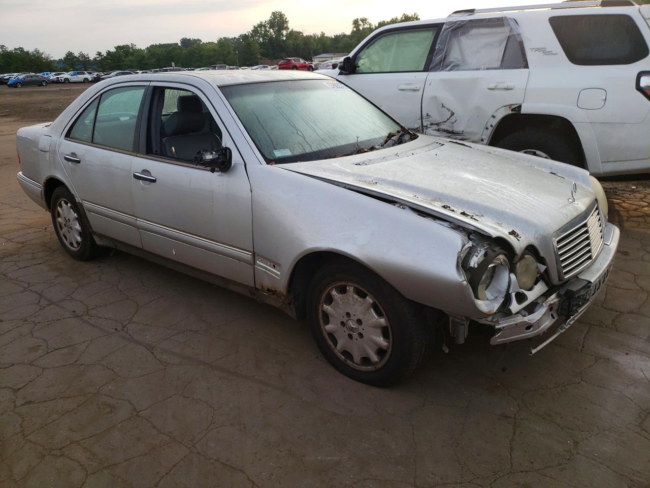 WDBJF82H7XX014630 · 1999 MERCEDES-BENZ E · 4/13