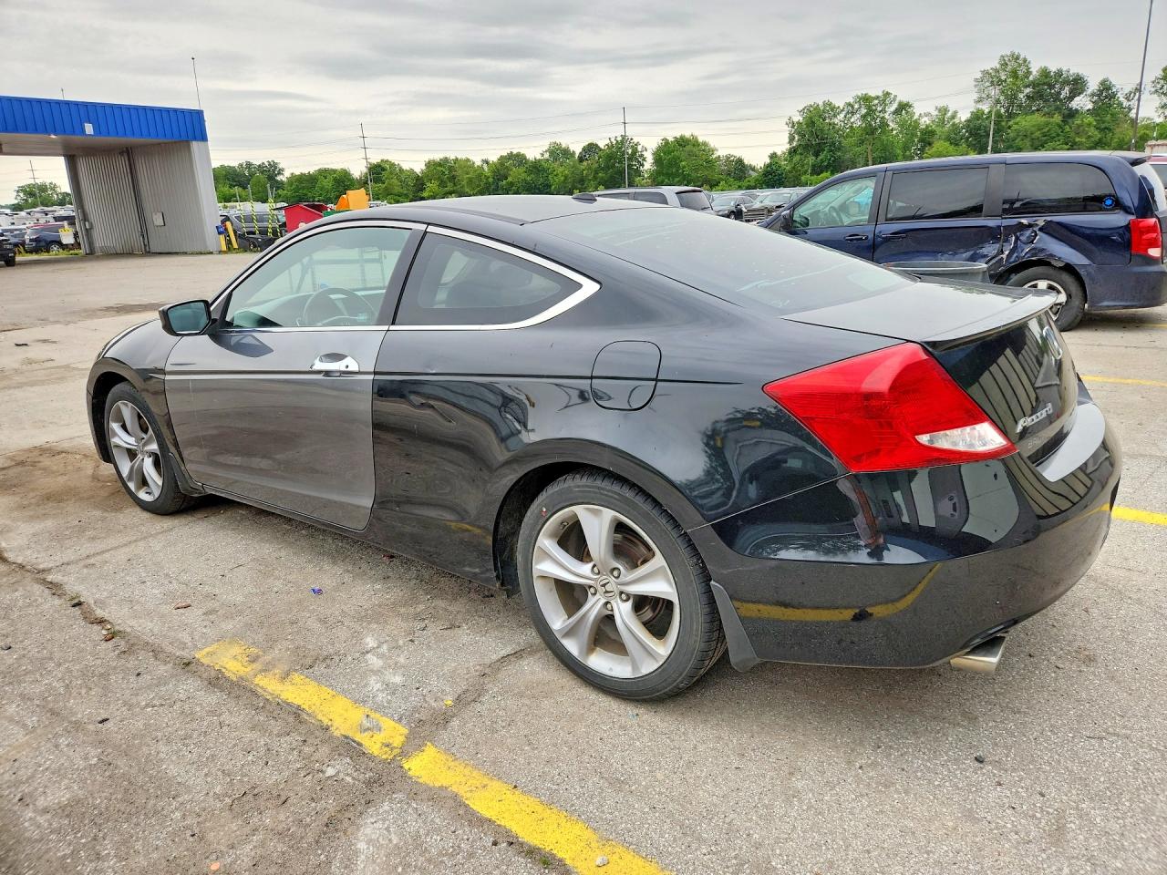 1HGCS2B82BA005236 · 2011 HONDA ACCORD · 2/12