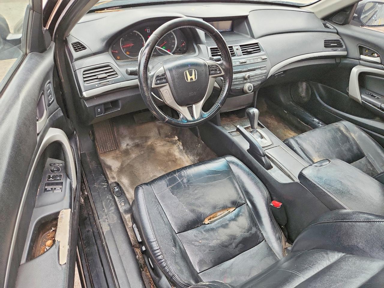 1HGCS2B82BA005236 · 2011 HONDA ACCORD · 8/12