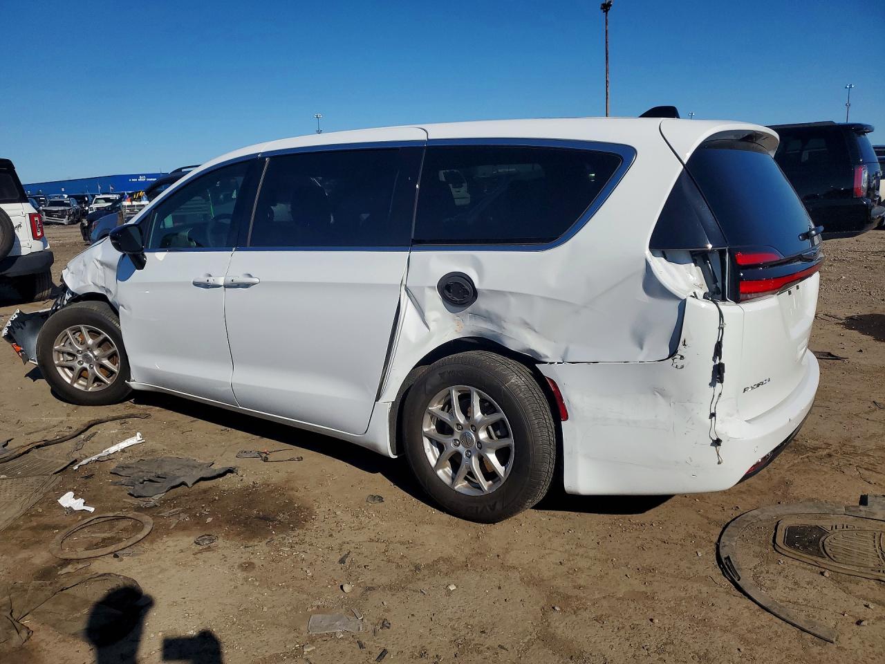 2C4RC1BG7SR531770 · 2025 CHRYSLER PACIFICA · 2/13